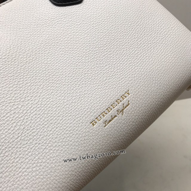 Burberry專門店新款小號白配黑托特包 巴寶莉粒面小牛皮手提肩背女包 yxb1425